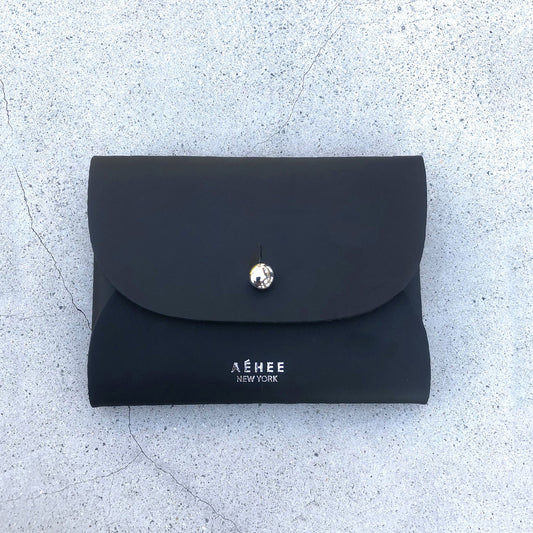 Chic black cardholder wallet crafted from Italian vegetable tanned leather for a minimal yet sophisticated look.