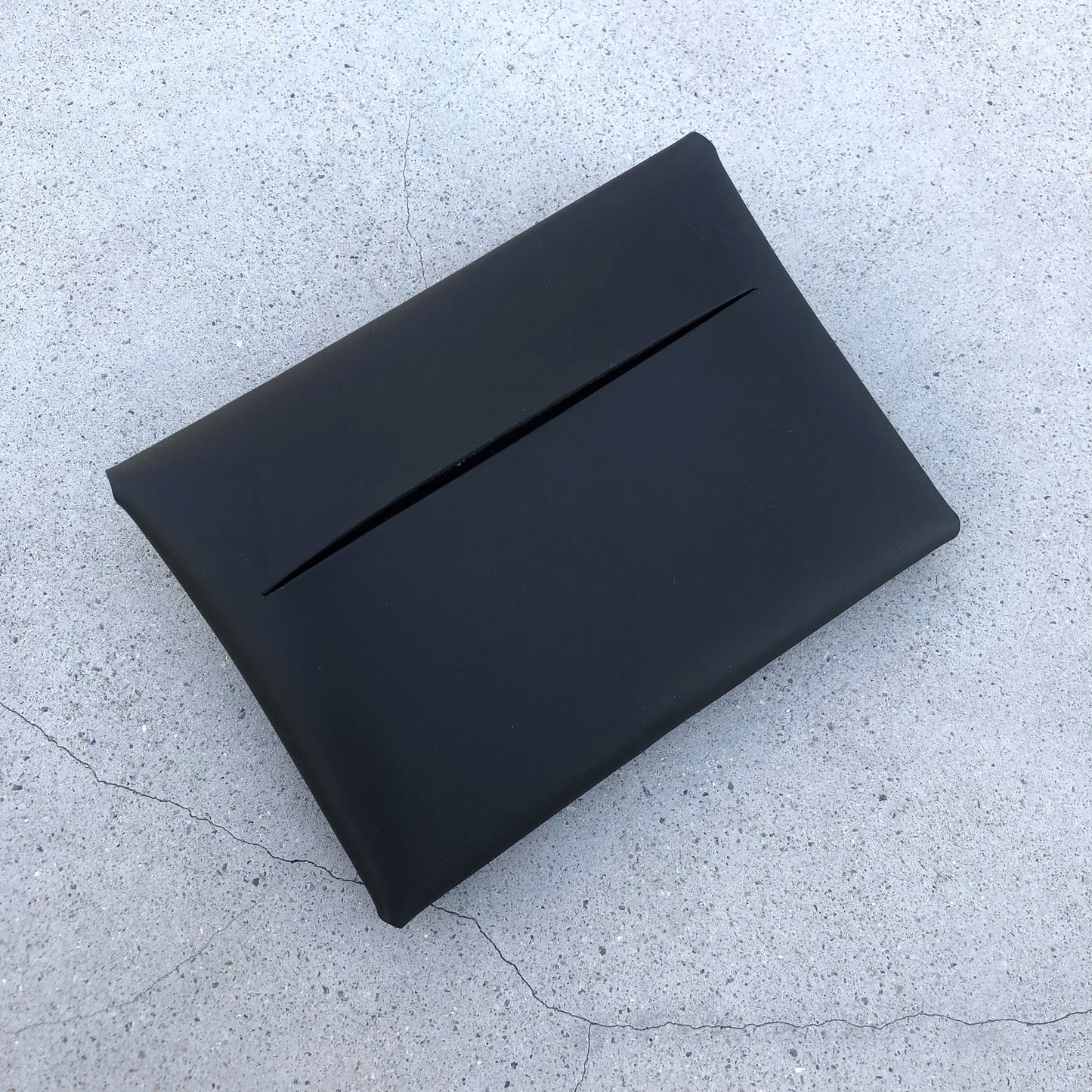 Chic black cardholder wallet crafted from Italian vegetable tanned leather for a minimal yet sophisticated look.