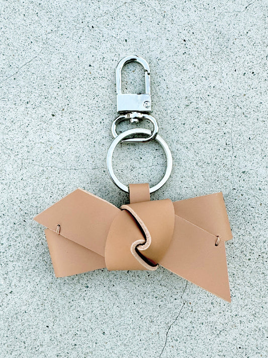BOW leather keychain - Cashew