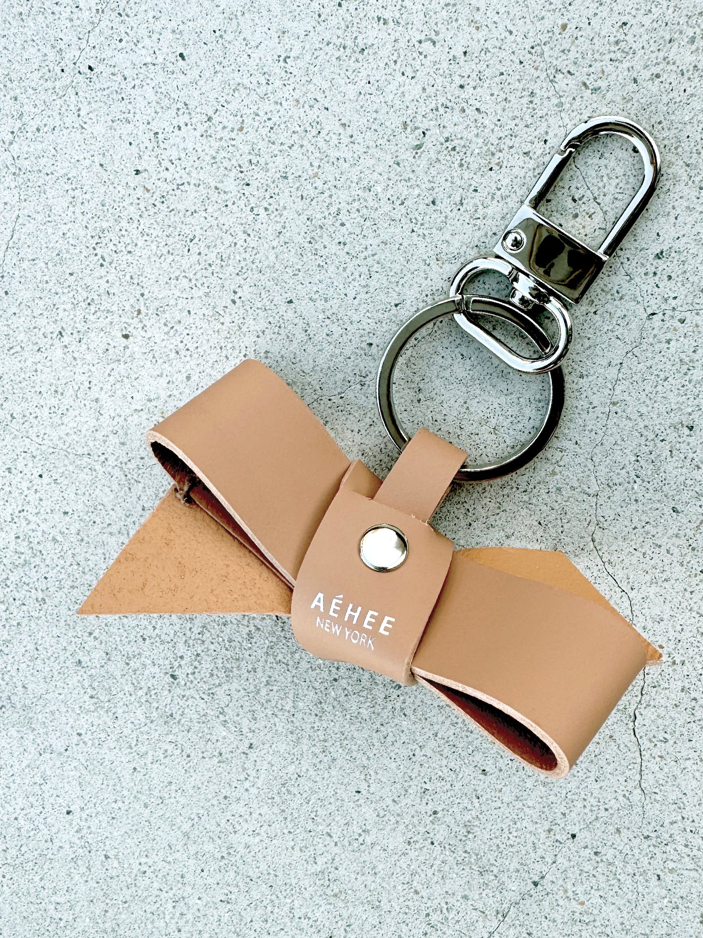 BOW leather keychain - Cashew