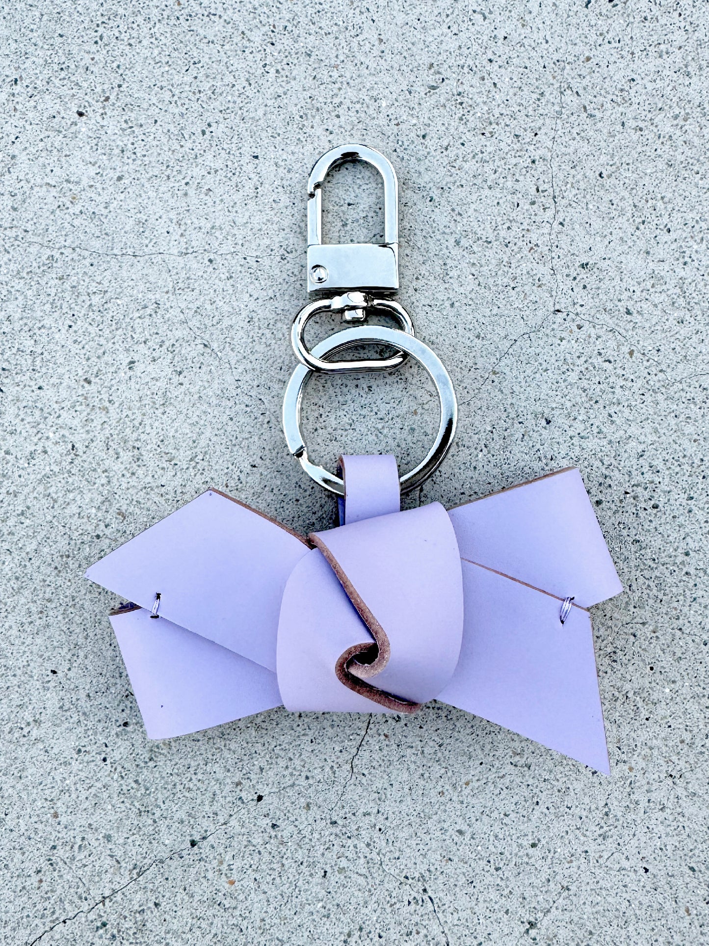 BOW leather keychain - Lavender