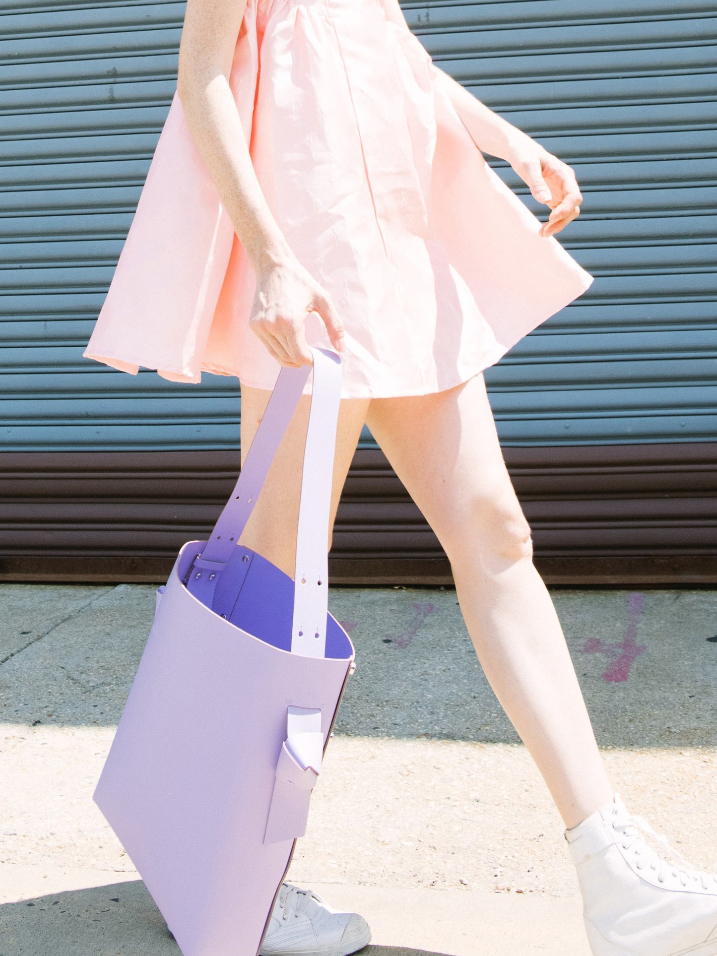 Chic lavender tote and bucket bag crafted from Italian vegetable tanned leather for a minimal yet sophisticated look.