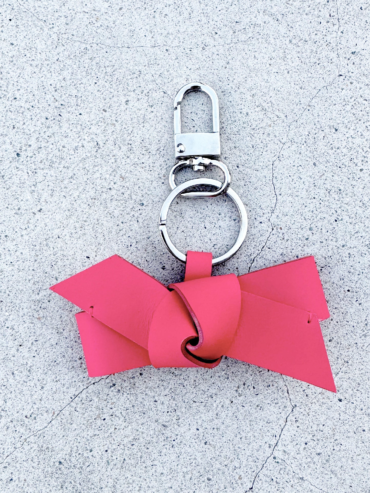 BOW leather keychain - Raspberry Red