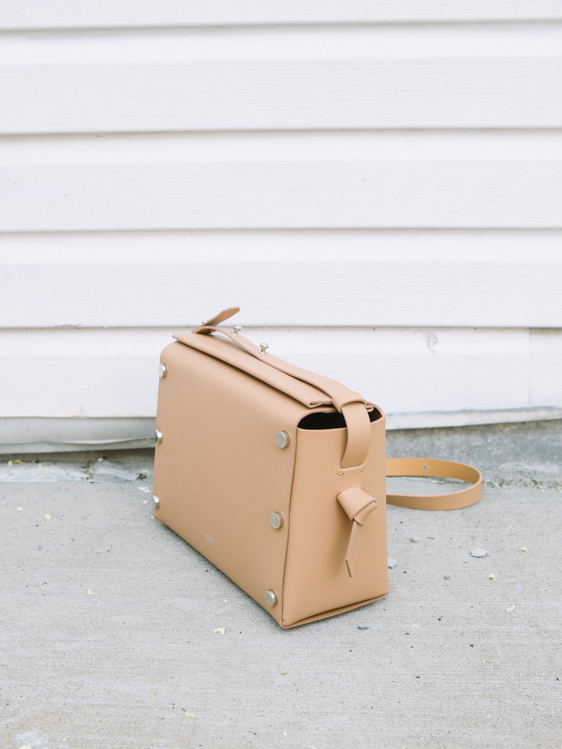 Chic beige crossbody bag and shoulder bag with adjustable strap crafted from Italian vegetable tanned leather for a minimal yet sophisticated look.